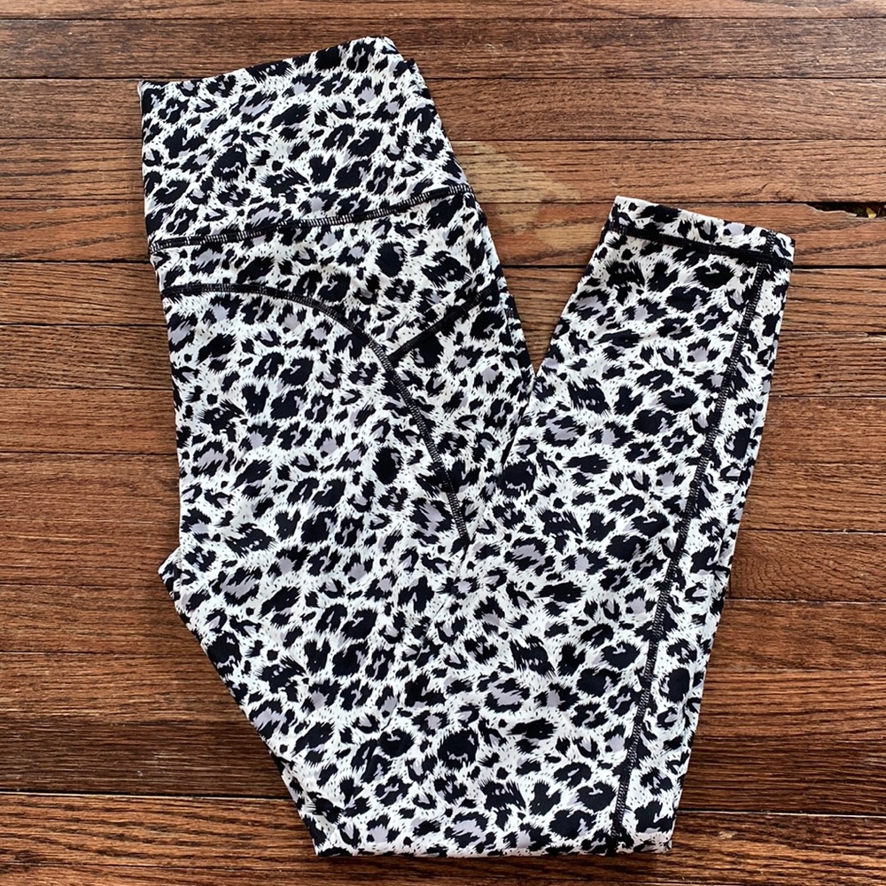 Zyia Active snow leopard leggings